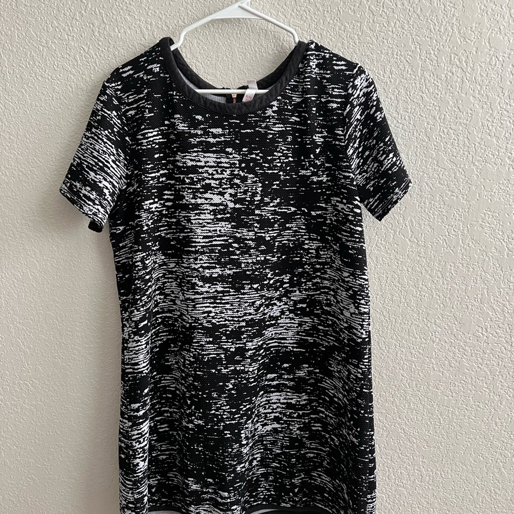 Xilaration Black and White Patterned Dress- Size XL